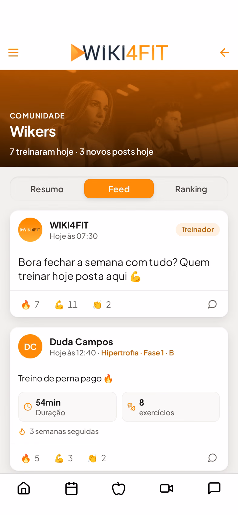 Feed da Comunidade com o post do treinador e um treino compartilhado